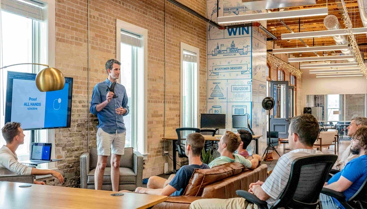 討論損失厭惡的講座